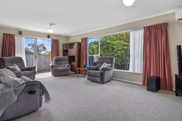 Photo of property in 86 Englefield Road, Northwood, Christchurch, 8051