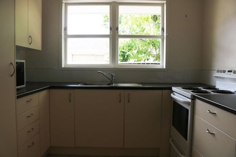 Photo of property in 2/53 Ludlam Crescent, Woburn, Lower Hutt, 5010