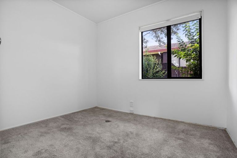 Photo of property in 2/79 Aberfeldy Avenue, Highland Park, Auckland, 2010