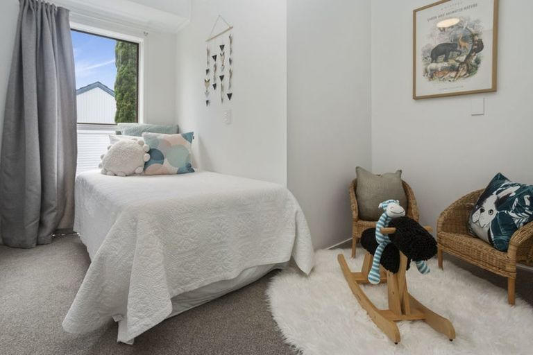 Photo of property in 1/125 Forrest Hill Road, Forrest Hill, Auckland, 0620