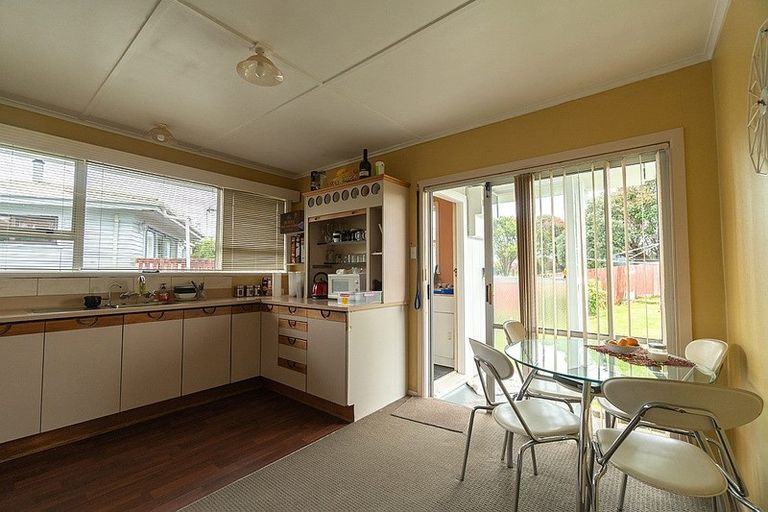 Photo of property in 10 Clearmont Crescent, Blagdon, New Plymouth, 4310