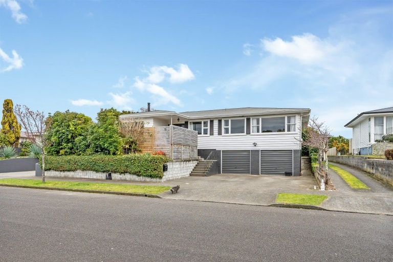 Photo of property in 15 Swansea Street, Hokowhitu, Palmerston North, 4410