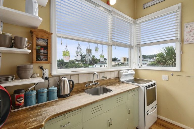 Photo of property in 72 Park Avenue, Waitarere Beach, Levin, 5510