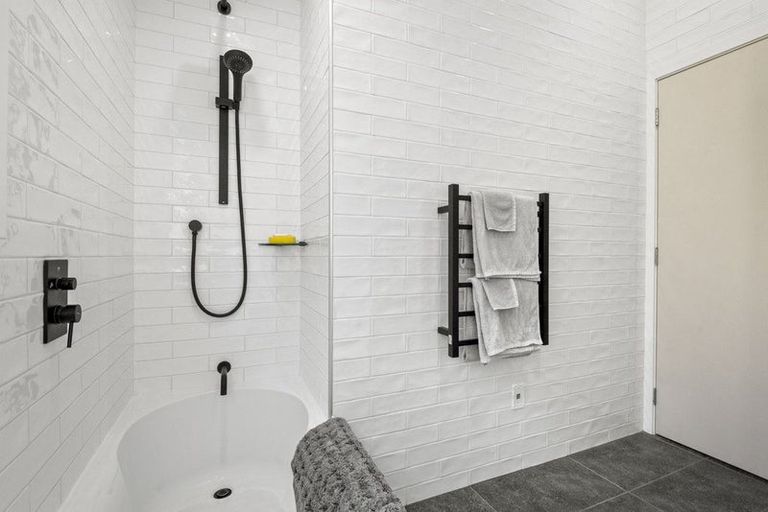 Photo of property in 9 Archers Road, Hillcrest, Auckland, 0629