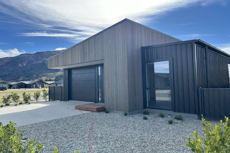 Photo of property in 150 Burdon Loop, Lake Hawea, 9382