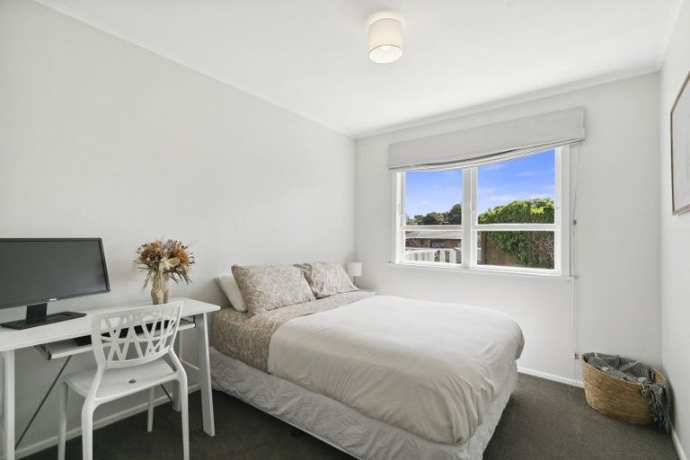 Photo of property in 5 Oswald Crescent, Paparangi, Wellington, 6037