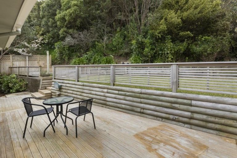 Photo of property in 70 Dowse Drive, Maungaraki, Lower Hutt, 5010