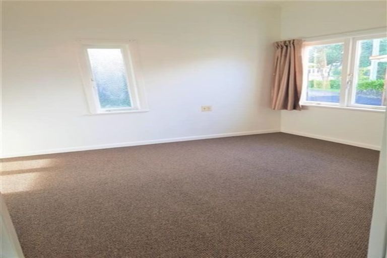 Photo of property in 15 Scarboro Terrace, Murrays Bay, Auckland, 0630