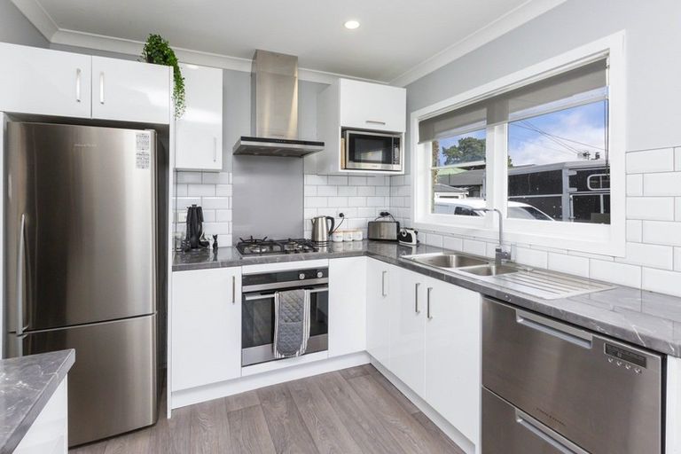 Photo of property in 2/15 Lane Street, Wallaceville, Upper Hutt, 5018