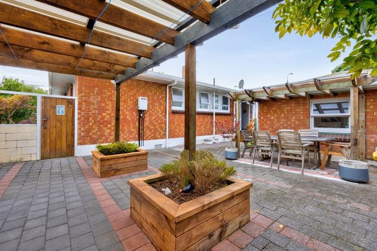 Photo of property in 2 Hood Place, Spotswood, New Plymouth, 4310