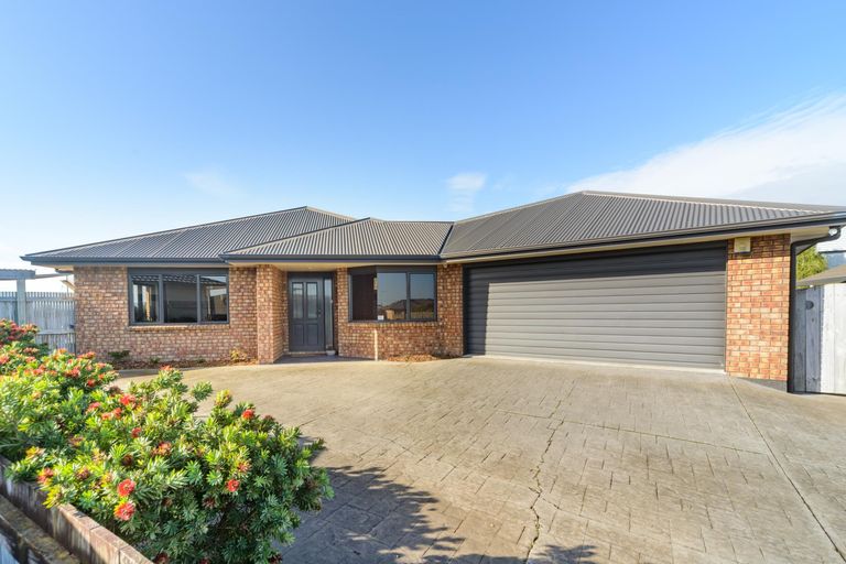 Photo of property in 14 Daniel Place, Kelvin Grove, Palmerston North, 4414