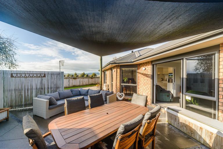 Photo of property in 14 Daniel Place, Kelvin Grove, Palmerston North, 4414