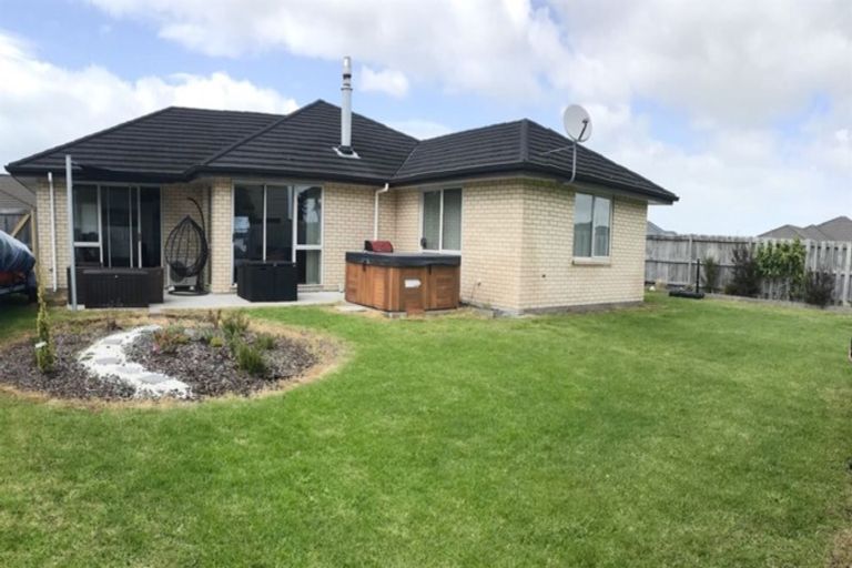 Photo of property in 14 O'farrell Drive, One Tree Point, 0118