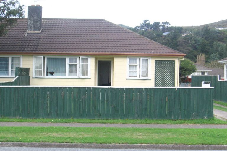 Photo of property in 210 Cambridge Terrace, Naenae, Lower Hutt, 5011
