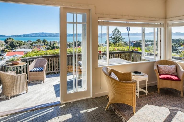 Photo of property in 277 Muritai Road, Eastbourne, Lower Hutt, 5013