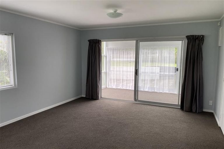 Photo of property in 2/50 Seaview Road, Castor Bay, Auckland, 0620