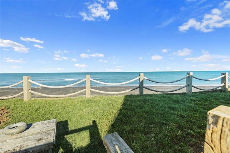 Photo of property in 8 Point Road, Mokau, 4376