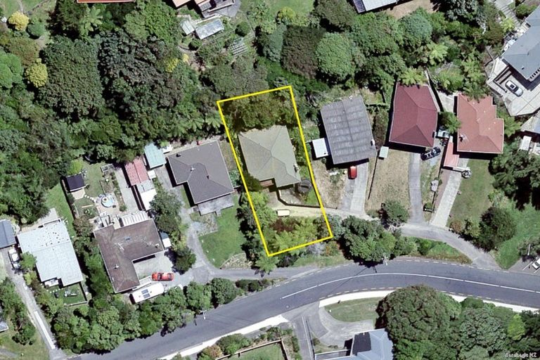 Photo of property in 24a Lyndhurst Road, Tawa, Wellington, 5028