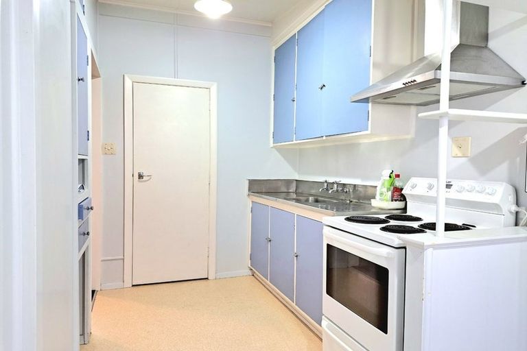 Photo of property in 1/33 Queen Street, Upper Hutt Central, Upper Hutt, 5018