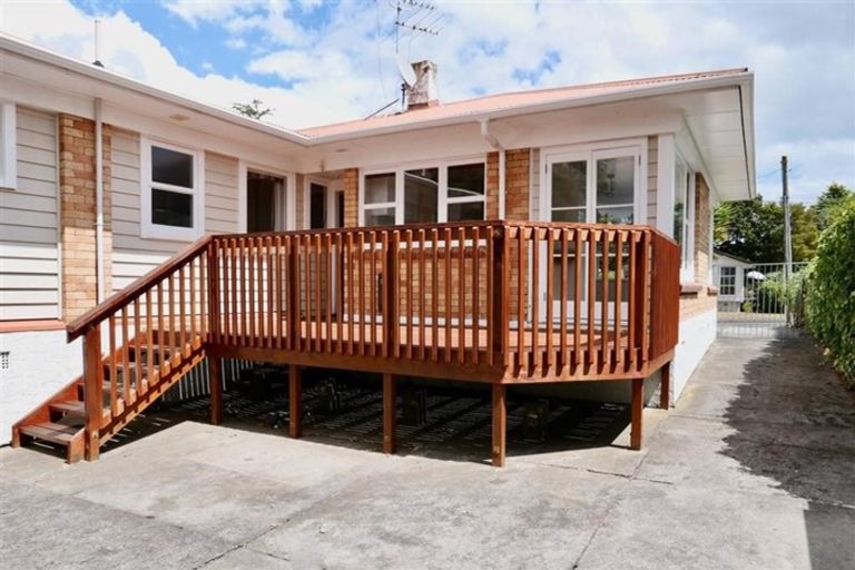 Photo of property in 20 Hillcrest Grove, Hillpark, Auckland, 2102