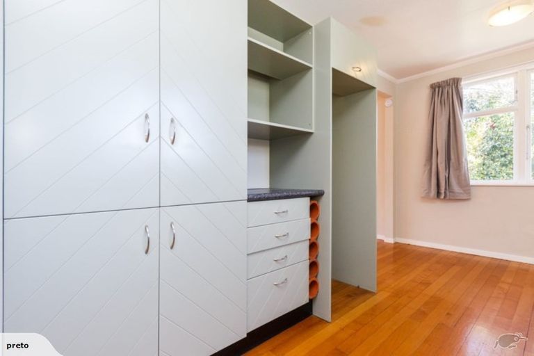 Photo of property in 10 Mokau Place, Terrace End, Palmerston North, 4410