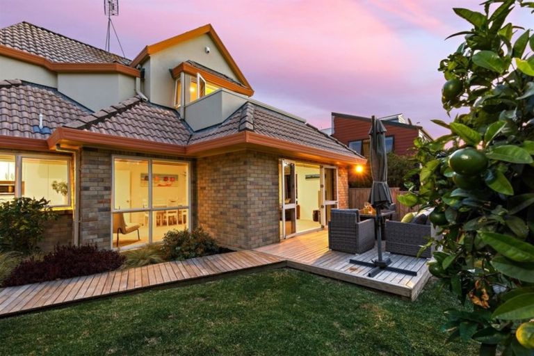 Photo of property in 1/7 Sharon Road, Waiake, Auckland, 0630