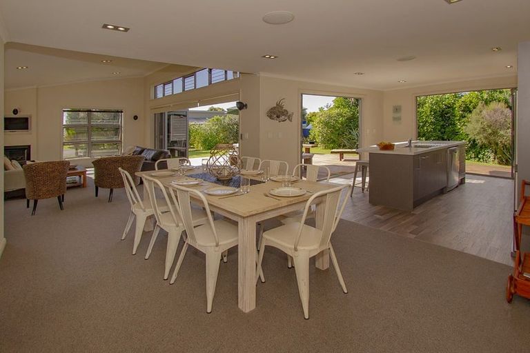Photo of property in 9 Taunui Place, Cooks Beach, Whitianga, 3591