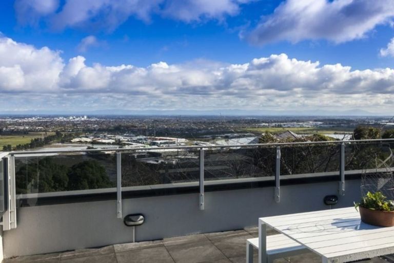 Photo of property in 99 Cannon Hill Crescent, Mount Pleasant, Christchurch, 8081