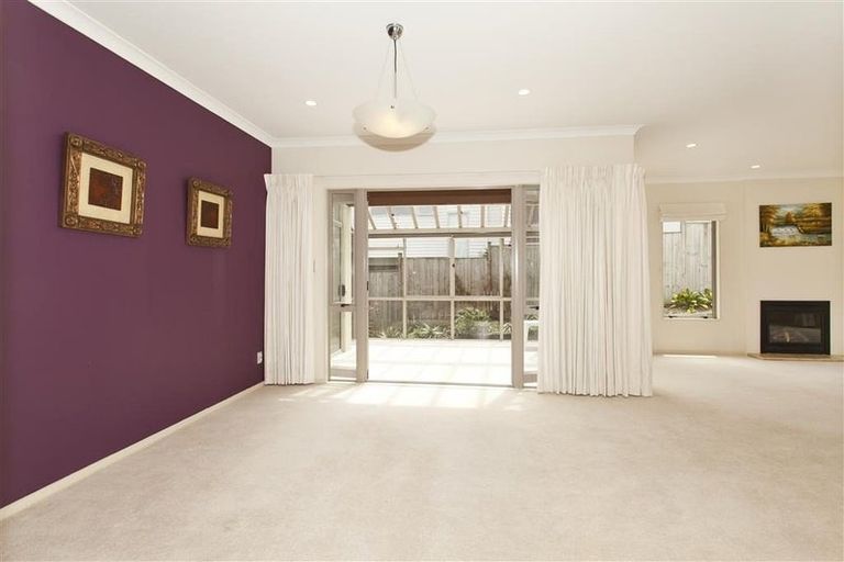 Photo of property in 8 Scarboro Terrace, Murrays Bay, Auckland, 0630