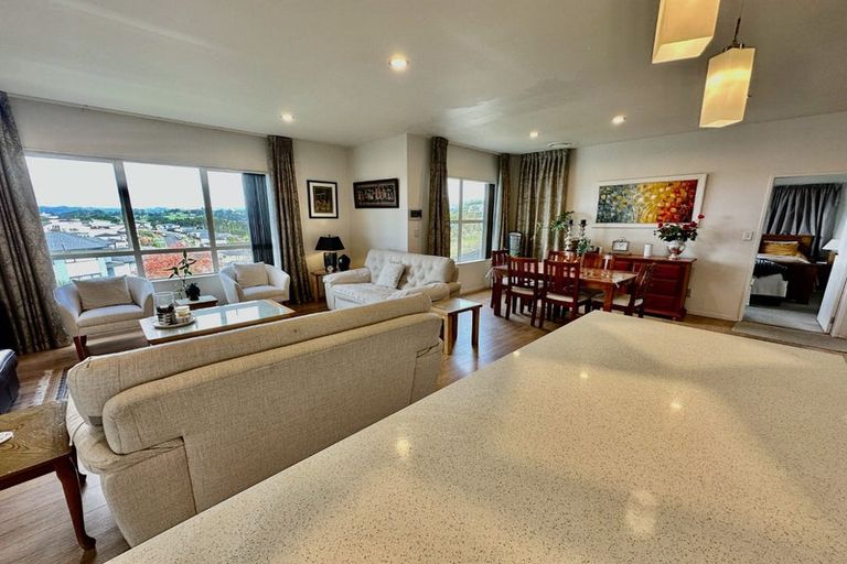 Photo of property in 16 San Casello Rise, Henderson, Auckland, 0612