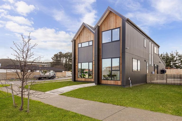 Photo of property in 14 Paihere Street, Huapai, Kumeu, 0810