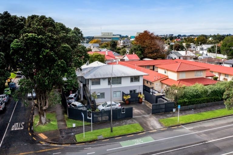 Photo of property in 2 Wakefield Street, Welbourn, New Plymouth, 4310