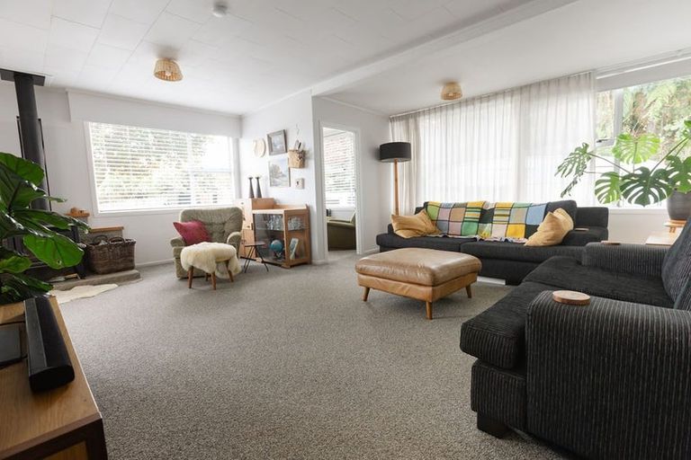 Photo of property in 5 Poharama Place, Marfell, New Plymouth, 4310