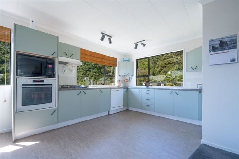 Photo of property in 4 Finlay Grove, Waikawa, Picton, 7220