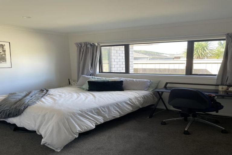 Photo of property in 28 Manor Park Road, Manor Park, Lower Hutt, 5019