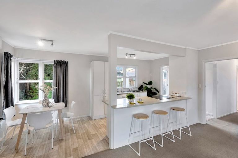 Photo of property in 60 Cobham Crescent, Kelston, Auckland, 0602