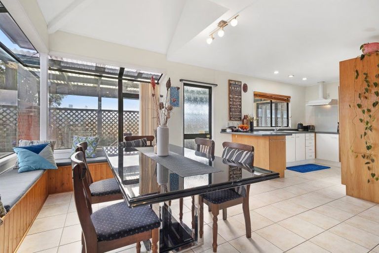 Photo of property in 2/55 Aviemore Drive, Highland Park, Auckland, 2010