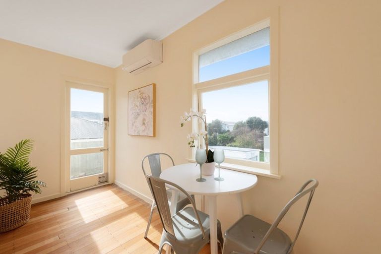 Photo of property in 5/139 Queens Drive, Lyall Bay, Wellington, 6022