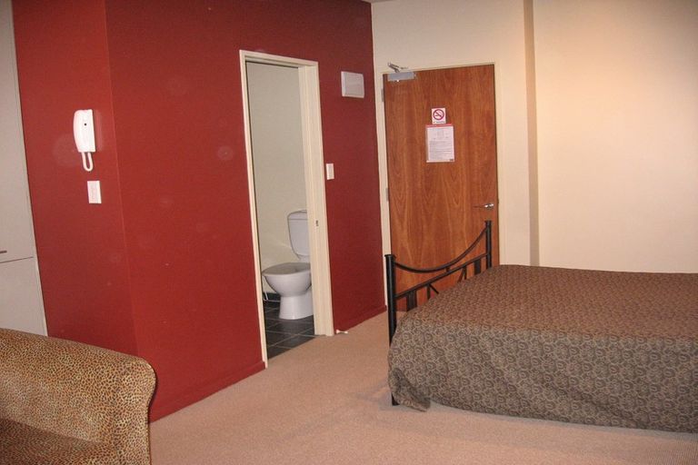 Photo of property in Atrium Apartments, 2h/154 The Terrace, Wellington Central, Wellington, 6011