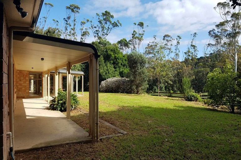 Photo of property in 7 Daphne Harden Lane, Paremoremo, Auckland, 0632