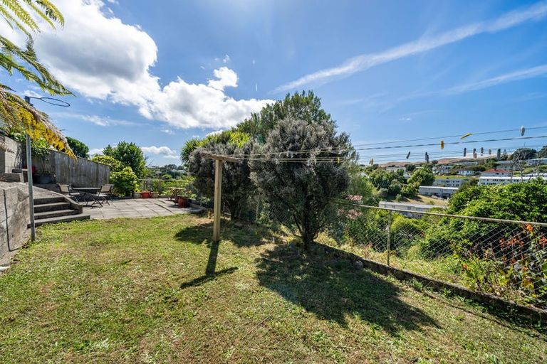 Photo of property in 25 Sievers Grove, Cannons Creek, Porirua, 5024