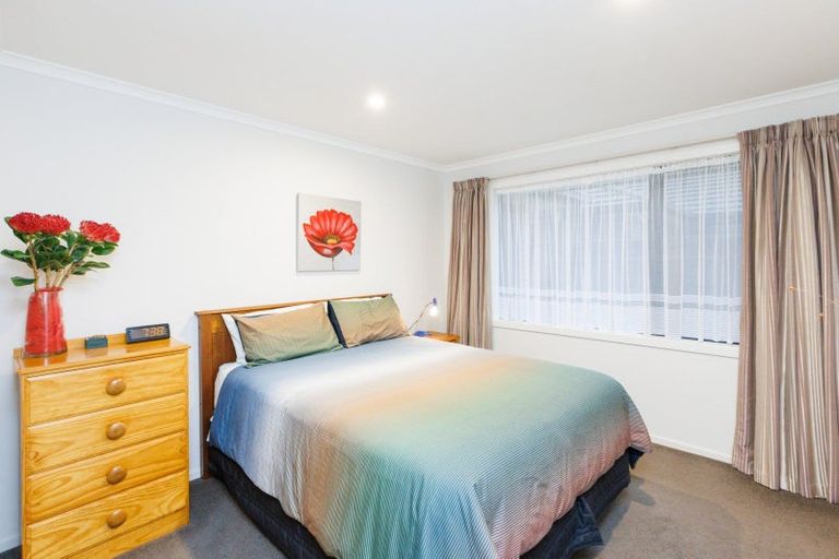 Photo of property in 14 Lorenzo Place, Kelvin Grove, Palmerston North, 4414