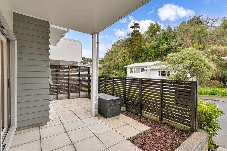 Photo of property in 25 Batchelor Street, Newlands, Wellington, 6037