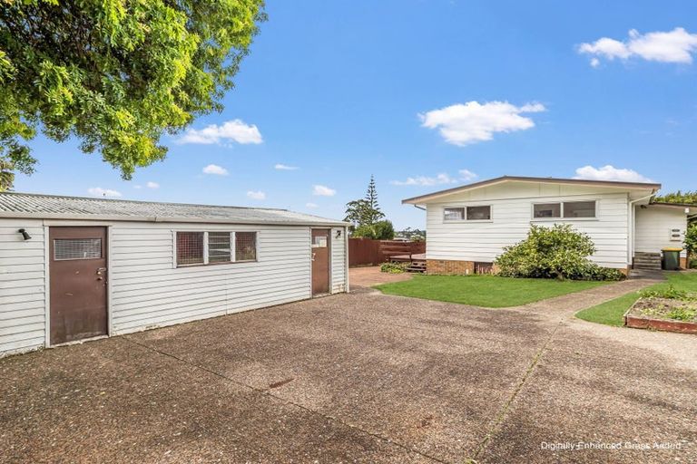 Photo of property in 28 Eyre Street, Henderson, Auckland, 0612