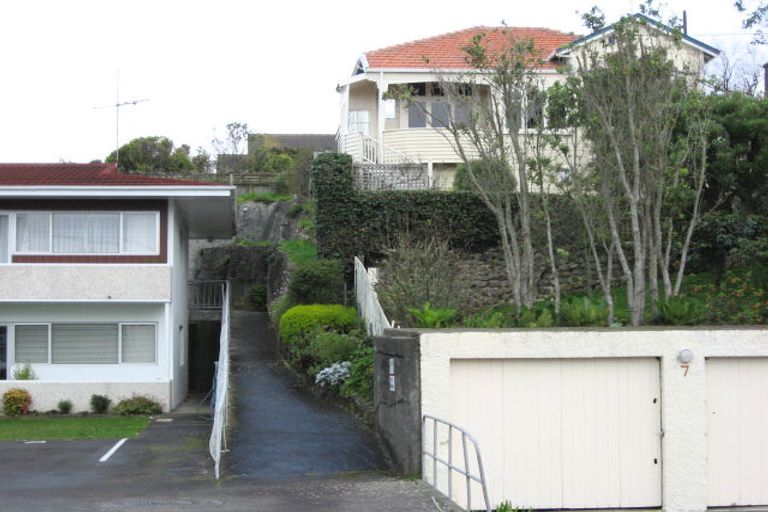 Photo of property in Standen Court, 1/90 Karori Road, Karori, Wellington, 6012