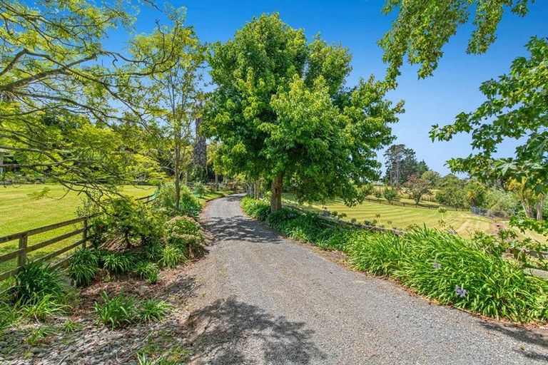 Photo of property in 786 South Head Road, South Head, Helensville, 0874