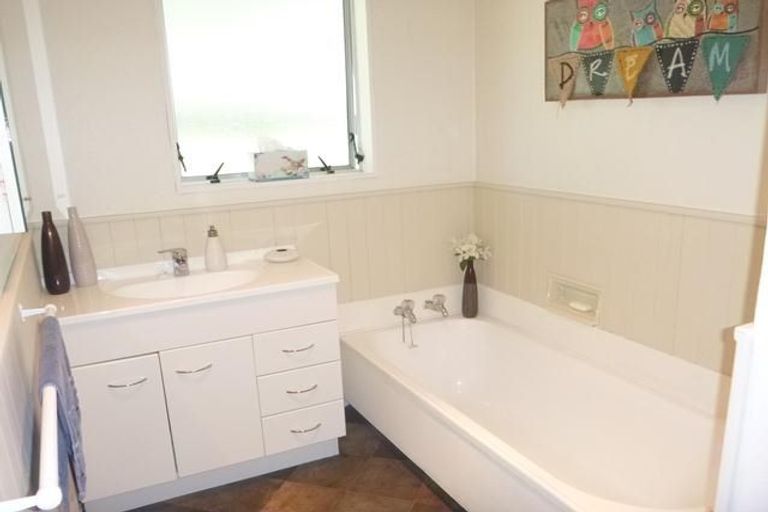 Photo of property in 25 Larchmont Grove, Totara Park, Upper Hutt, 5018