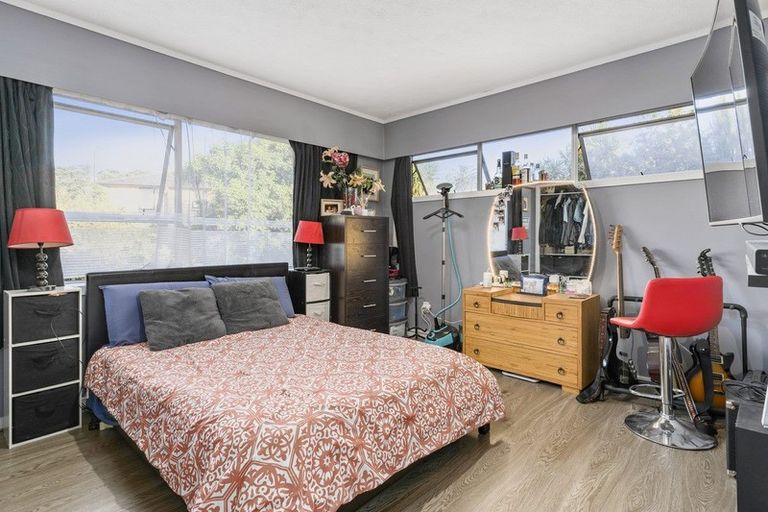 Photo of property in 342 Glenfield Road, Glenfield, Auckland, 0629