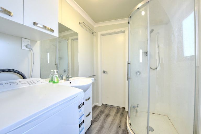 Photo of property in 2 Clifford Street, Clinton, 9534