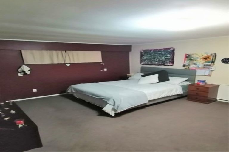 Photo of property in 32 Glanmire Road, Newlands, Wellington, 6037